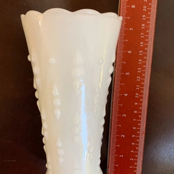 VINTAGE MILK GLASS VASE - Picture 8 of 10